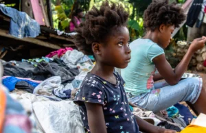 Camps en Haïti : des fillettes victimes d’abus et menacées par le VIH