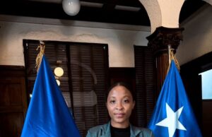 Fierté haïtienne : Shelenchie Jeanty marque l’histoire du droit au Chili