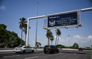 Floride : l’aéroport de Palm Beach rebaptisé au nom de Donald Trump, une décision qui suscite la controverse