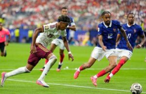 « Ils ont été inexistants » : les Bleus sous le feu des critiques après leur élimination