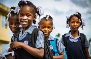 Le MENFP met en garde les directeurs contre les frais scolaires illégaux