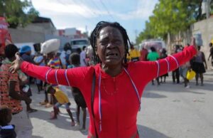 Pris au piège des gangs : le combat quotidien d’une population privée de protection durable
